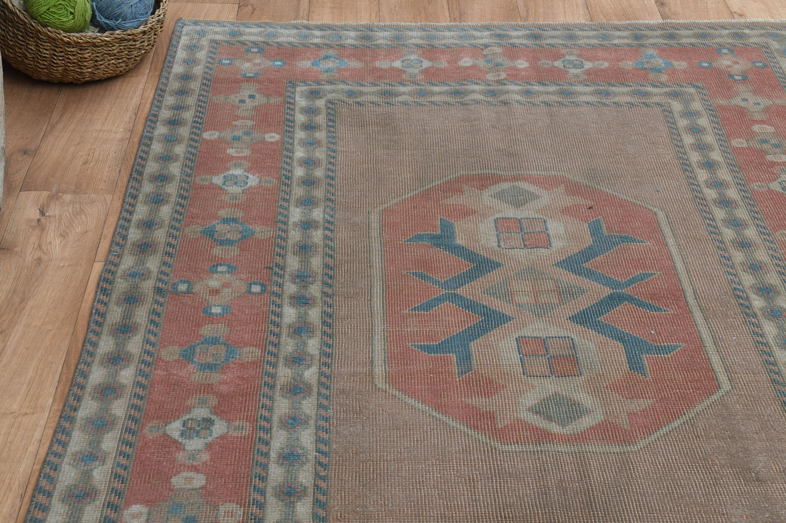 4'7x6'4 ft, BROWN AREA RUG - 4