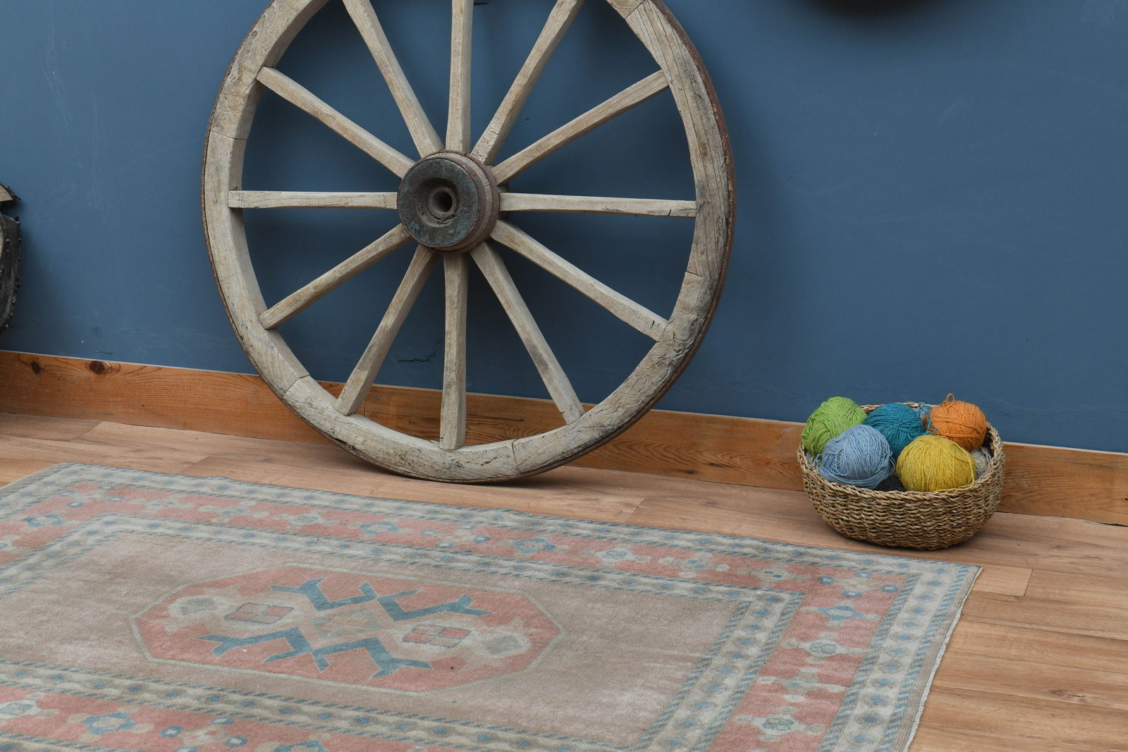 4'7x6'4 ft, BROWN AREA RUG - 9