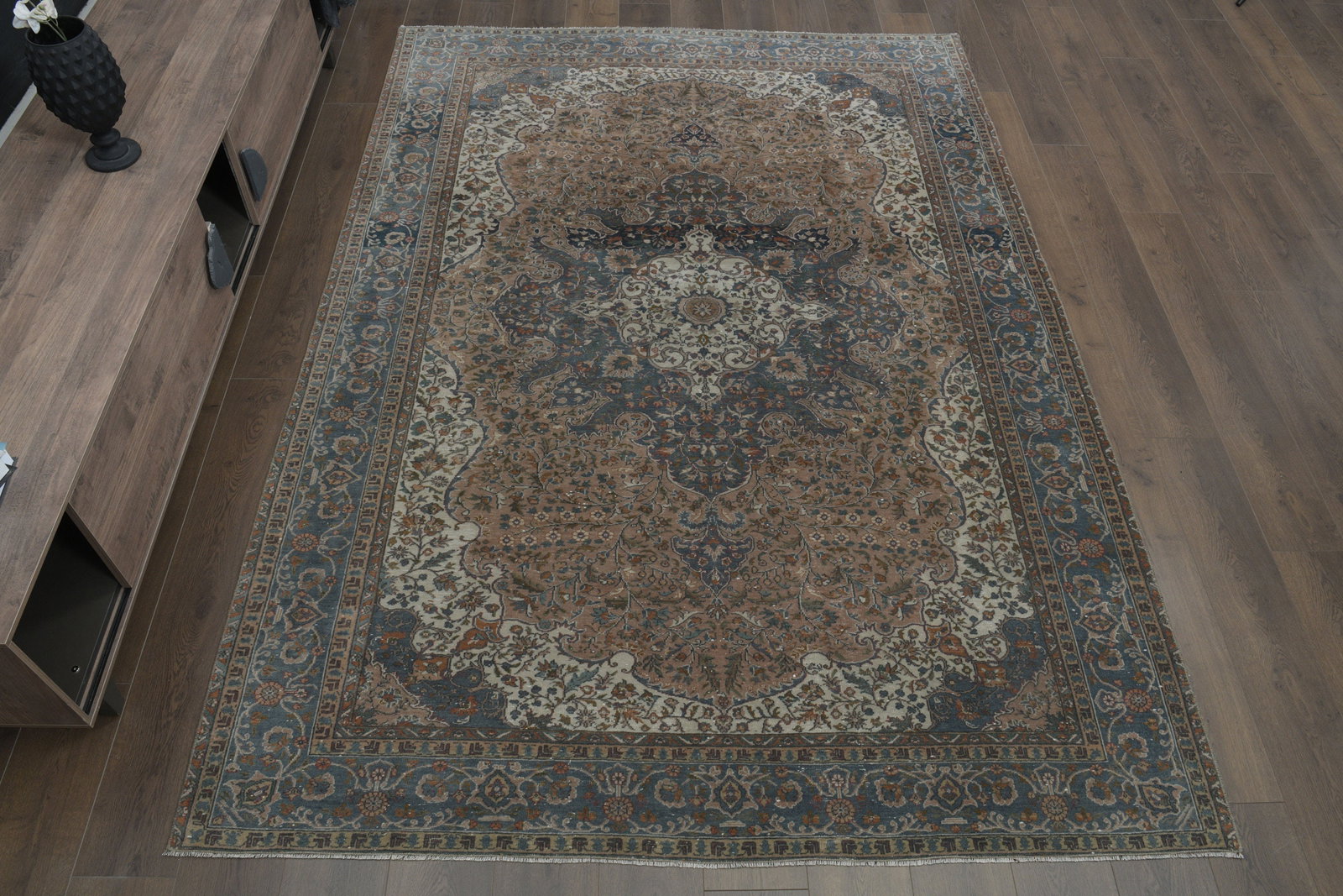 6'6x9'3 ft, VINTAGE TURKISH RUG: Title: 6'6x9'3 ft, VINTAGE TURKISH RUG Description: This Turkish one-of-a-kind Vintage Turkish Rug is hand-knotted and handwoven by the most skilled artisans who use pure wool, in muted, natural tones