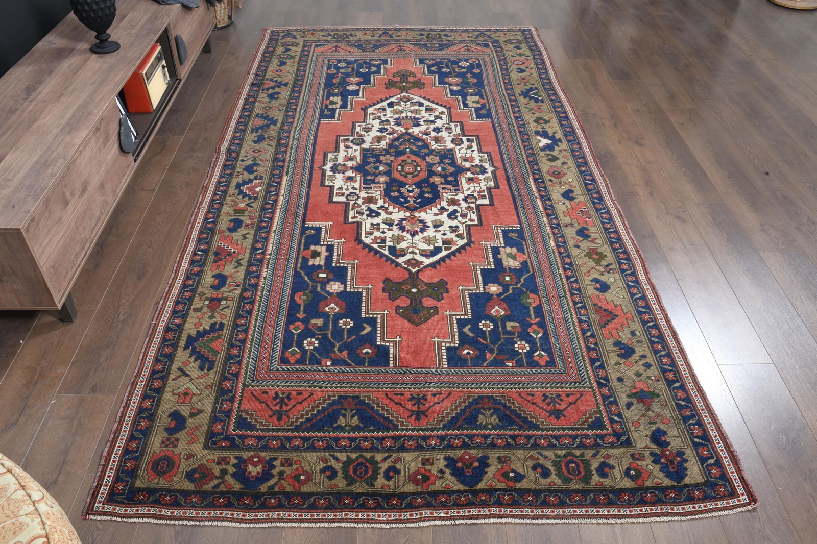 6x11 VIBRANT INDTRICATE RUG - 11