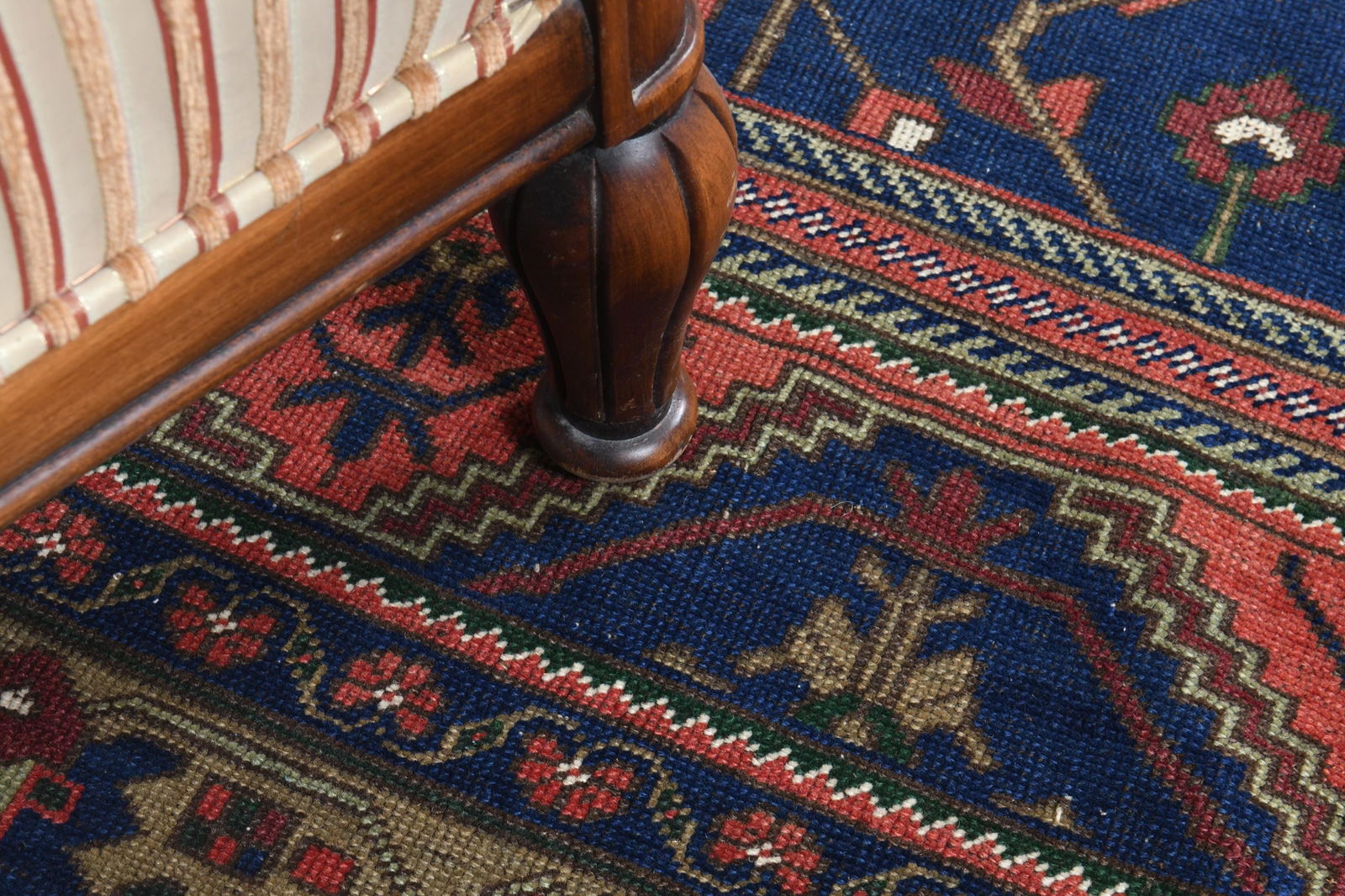 6x11 VIBRANT INDTRICATE RUG - 3