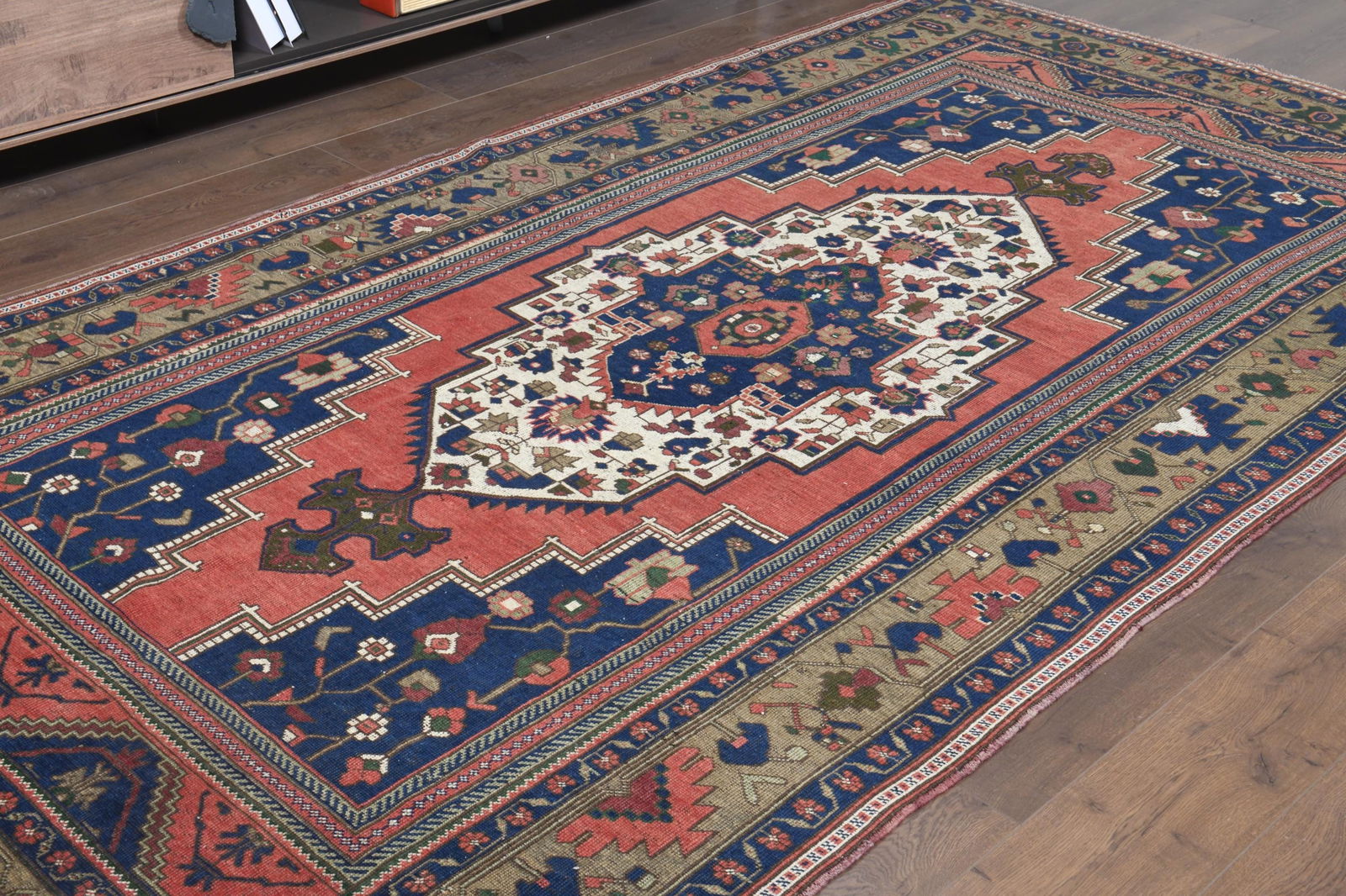 6x11 VIBRANT INDTRICATE RUG - 7