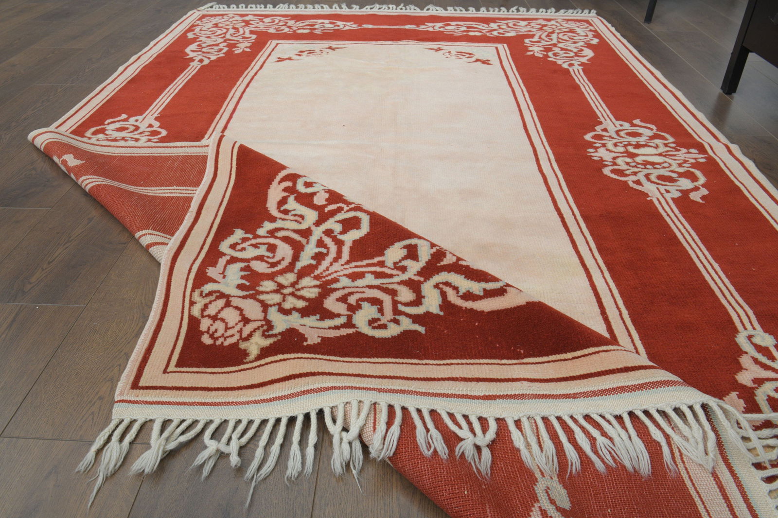 5'1x7'9 ft, VINTAGE ANTIQUE RUG: Title: 5'1x7'9 ft, VINTAGE ANTIQUE RUG Description: This Turkish one-of-a-kind Vintage Turkish Rug is hand-knotted and handwoven by the most skilled artisans who use pure wool, in muted, natural