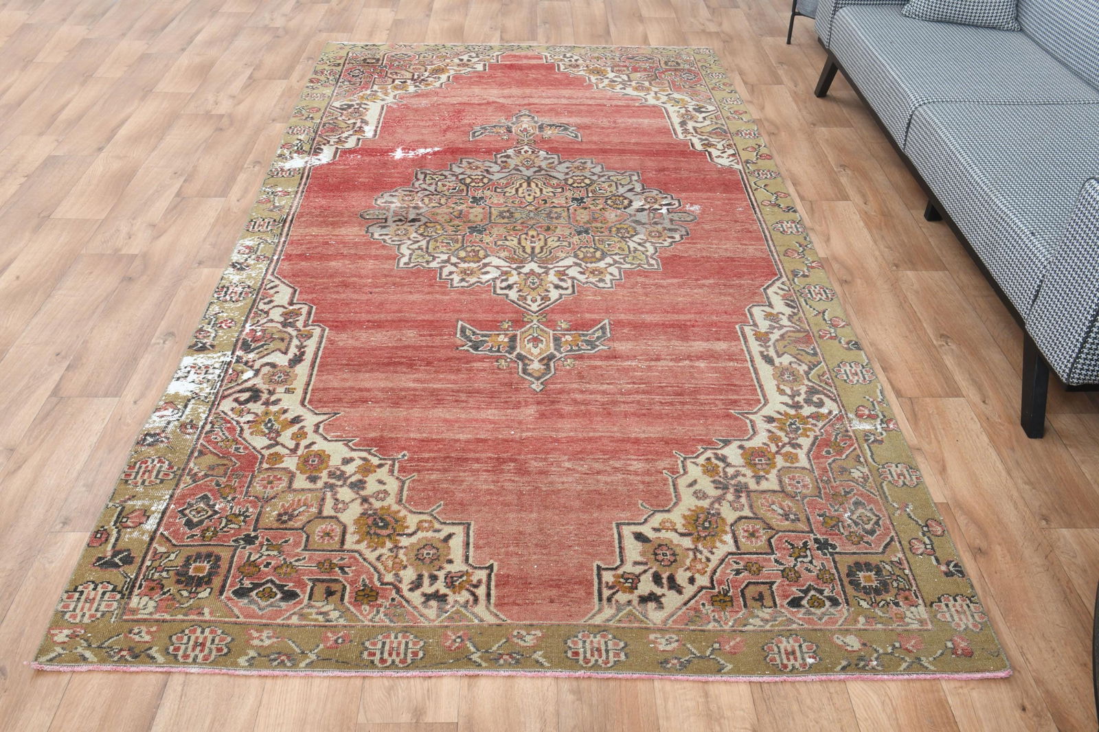 5'6x10'4 ft, LUXURY PINK RUG: Title: 5'6x10'4 ft, LUXURY PINK RUG Description: This Turkish one-of-a-kind Vintage Turkish Rug is hand-knotted and handwoven by the most skilled artisans who use pure wool, in muted, natural tones,
