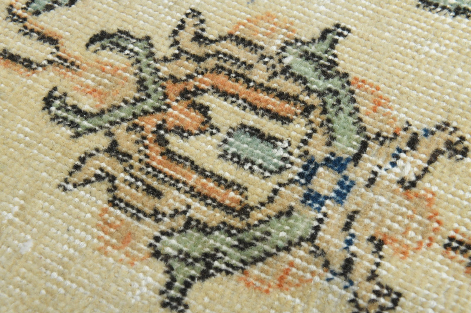 7x10'4 ft, LUXURY DECOR RUG - 7