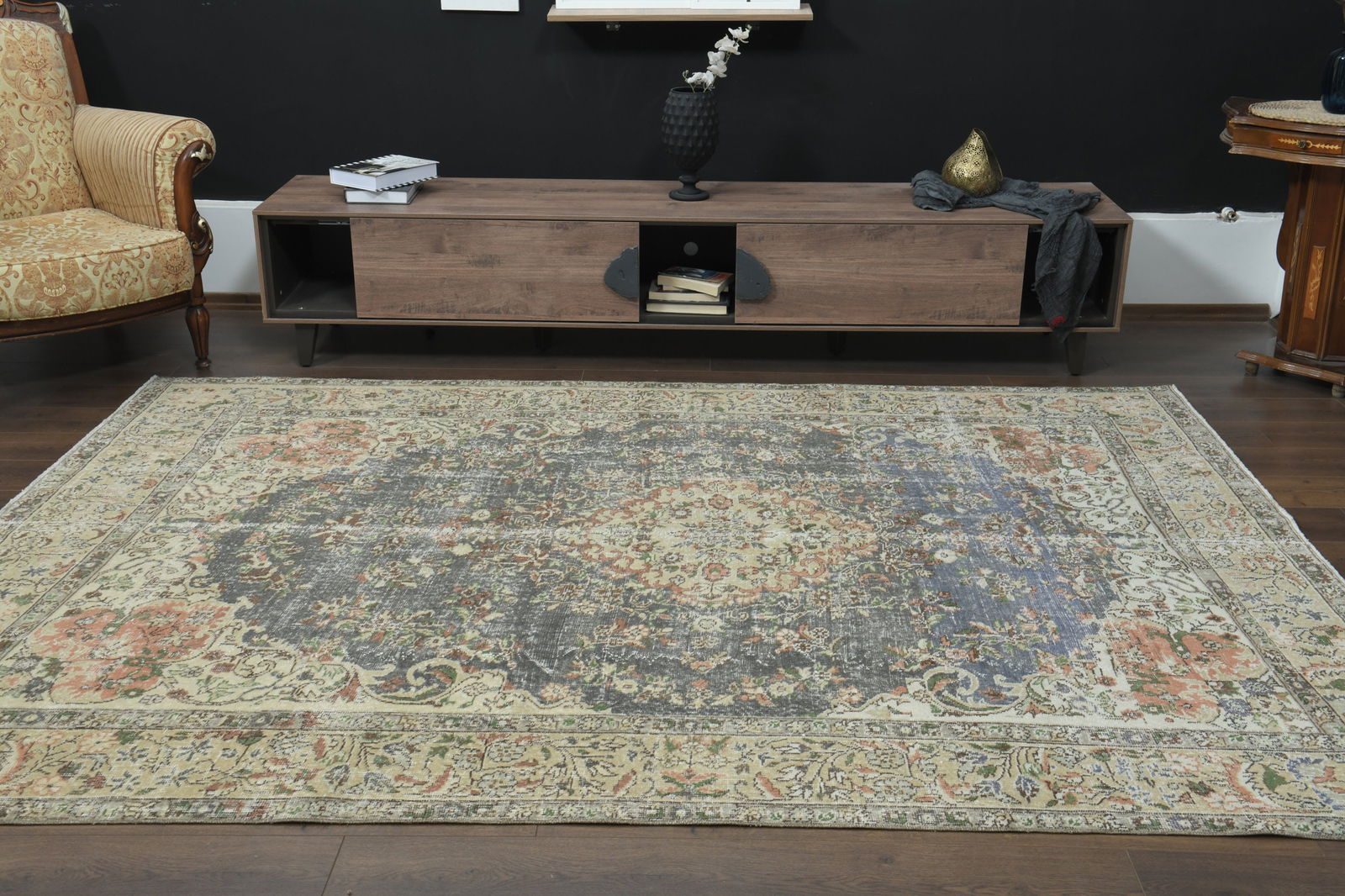 7x9'7 ft, FADED DECOR, VINTAGE Turkish Rug: Title: 7x9'7 ft, FADED DECOR, VINTAGE Turkish Rug Description: This Turkish one-of-a-kind Vintage Turkish Rug is hand-knotted and handwoven by the most skilled artisans who use pure wool, in muted,