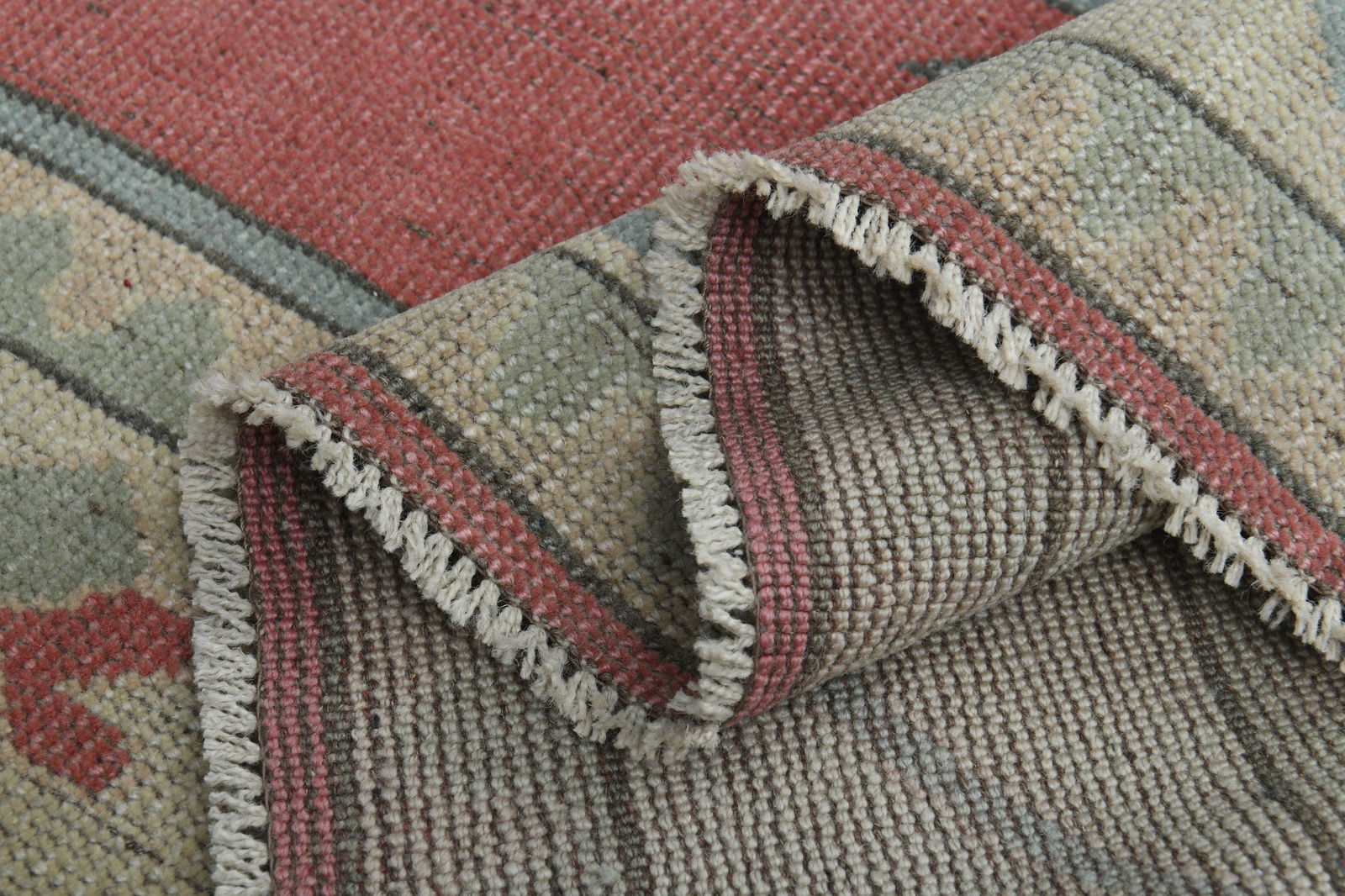 5x7'6 ft, AUTHENTIC TURKISH RUG: Title: 5x7'6 ft, AUTHENTIC TURKISH RUG Description: This Turkish one-of-a-kind Vintage Turkish Rug is hand-knotted and handwoven by the most skilled artisans who use pure wool, in muted, natural