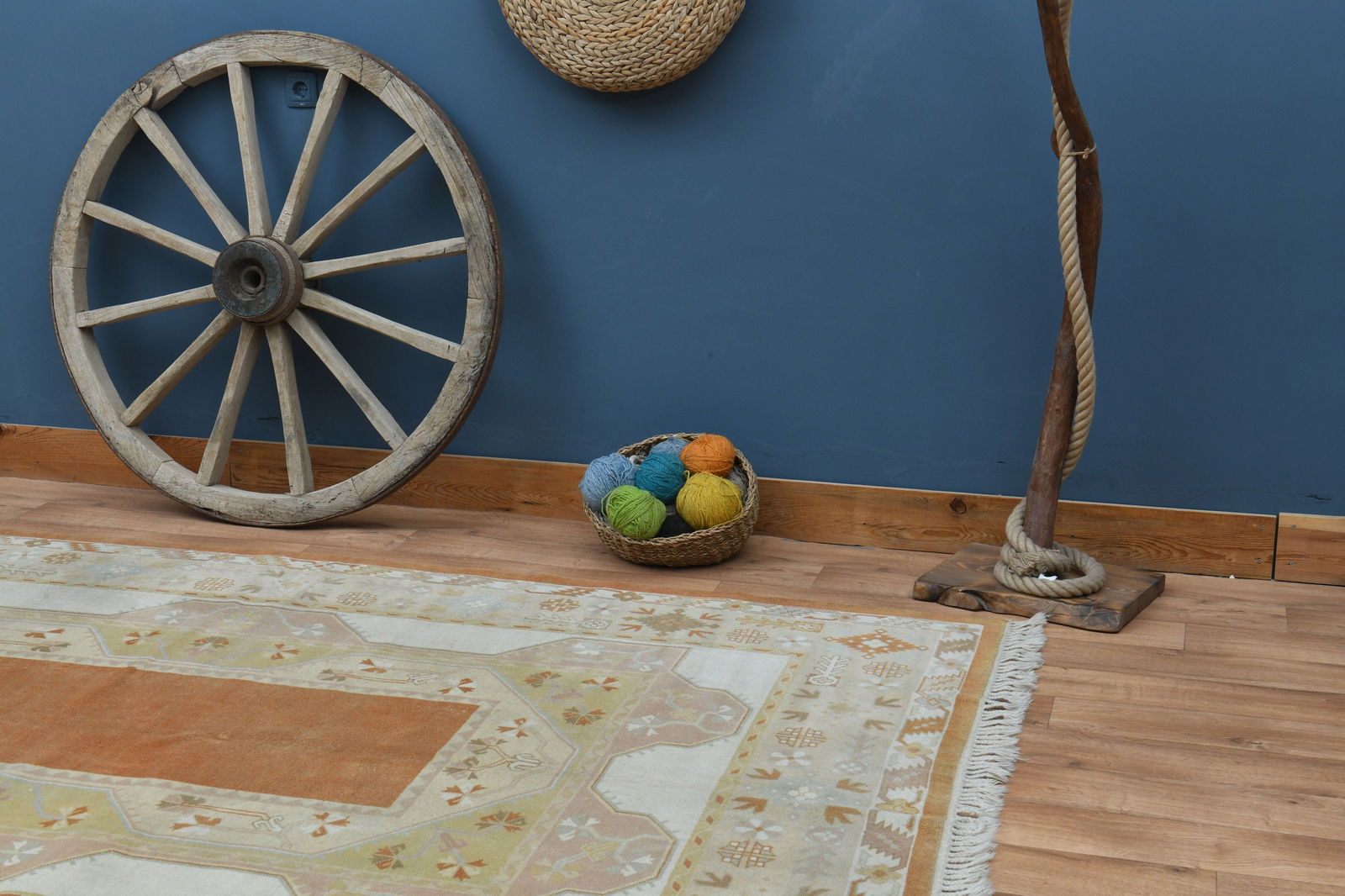 6.7x9.6 ft, BORDERED AREA RUG - 5