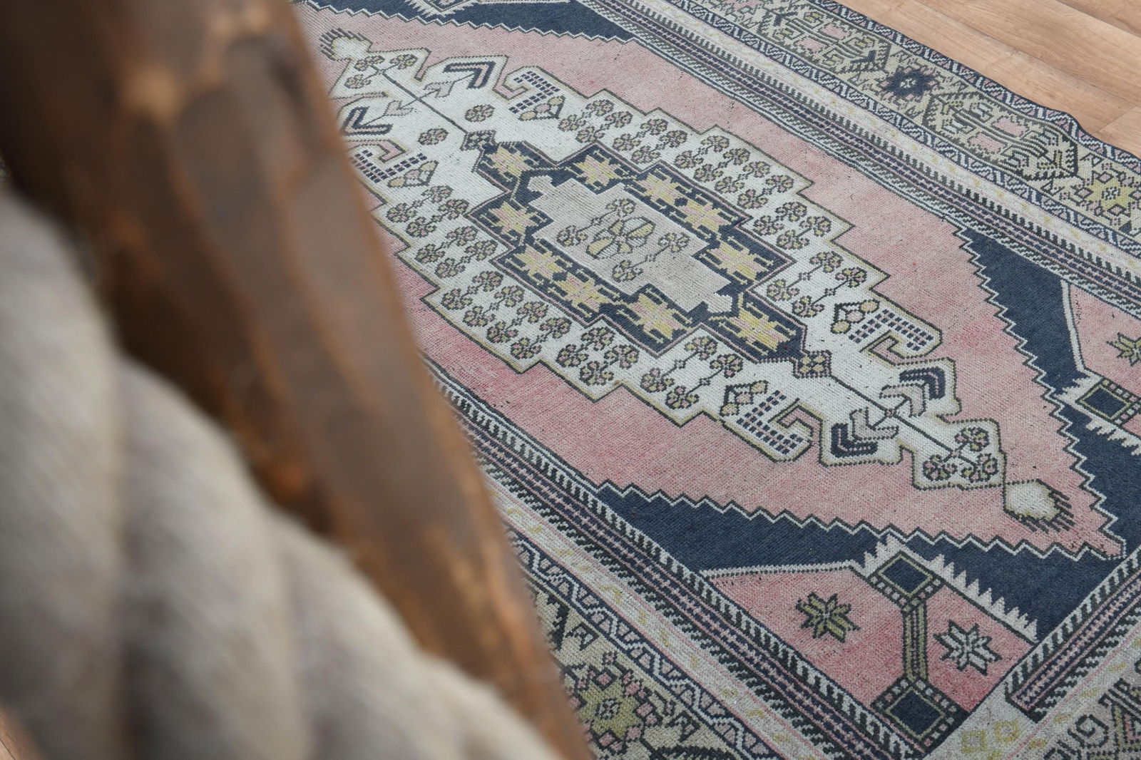 4'3x7'8 ft, PINK OUSHAK RUG - 5