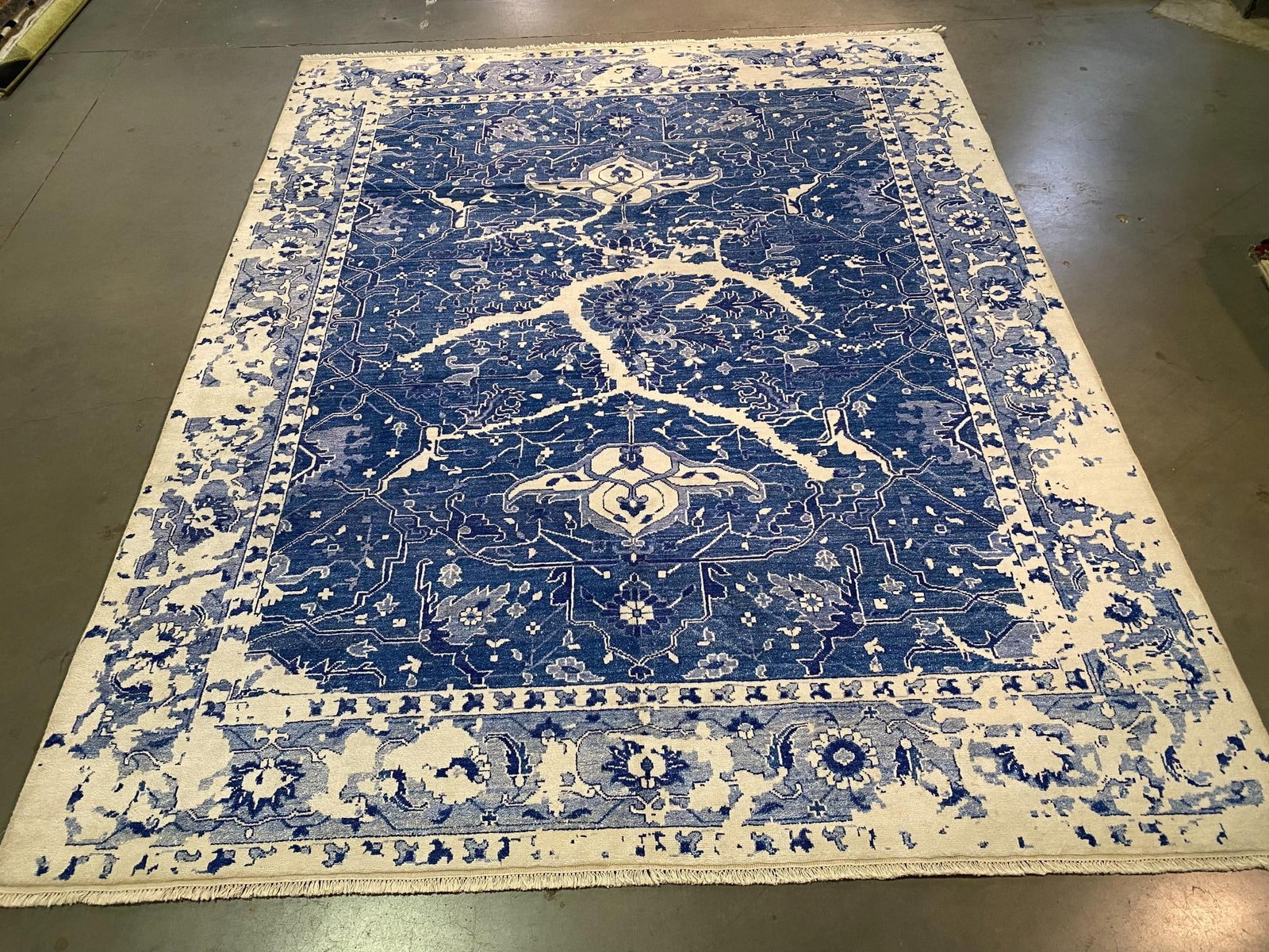 Stunning Modern Rug 8x10: Title:Stunning Modern Rug 8x10 Description:8x10 Exquisite Unique design rug a mix of modern and classic motifs pattern in shades of Mediterranean blue, Ivory colors , Hand Knotted in India Reserve: $9