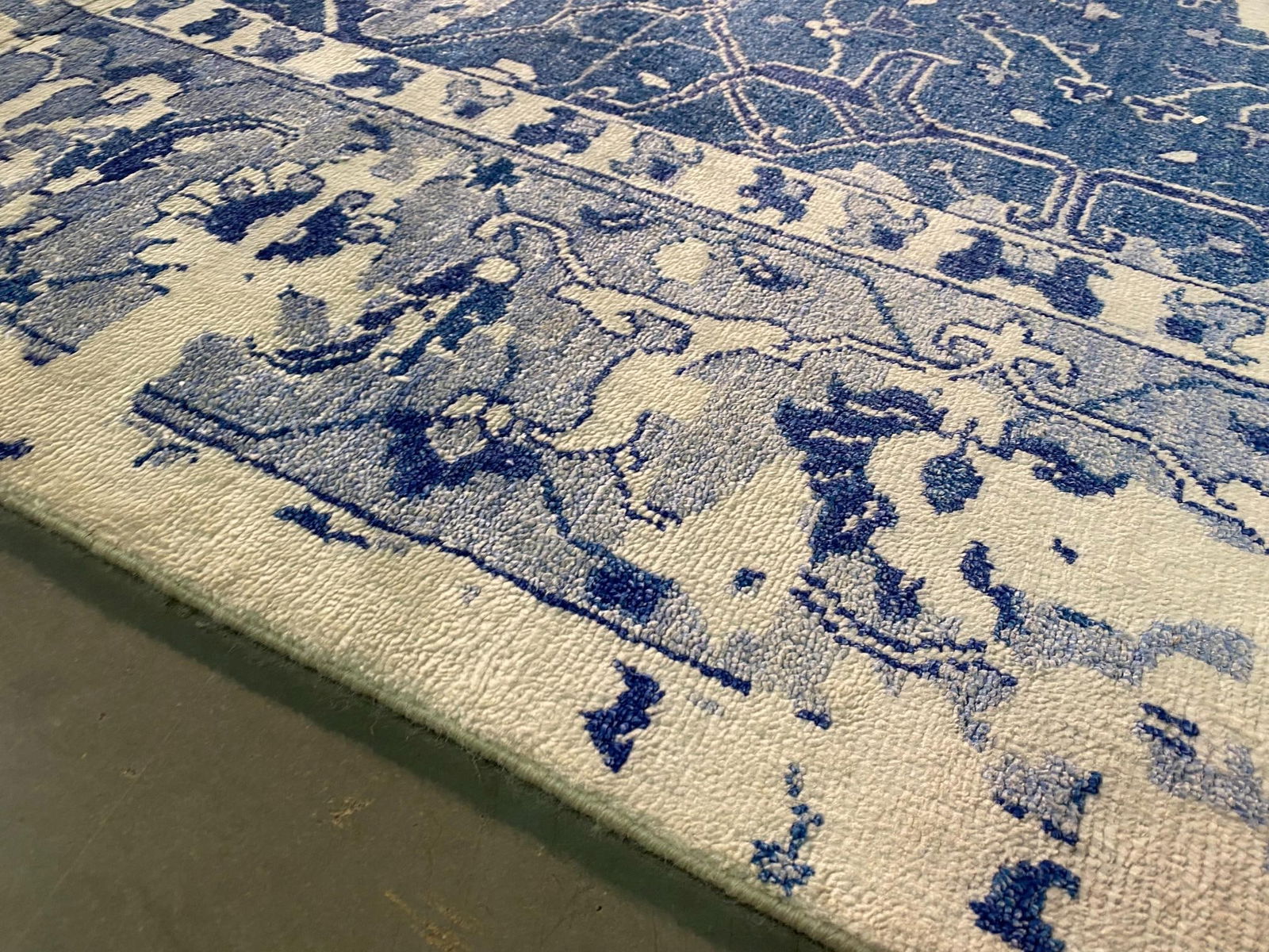 Stunning Modern Rug 8x10 - 8