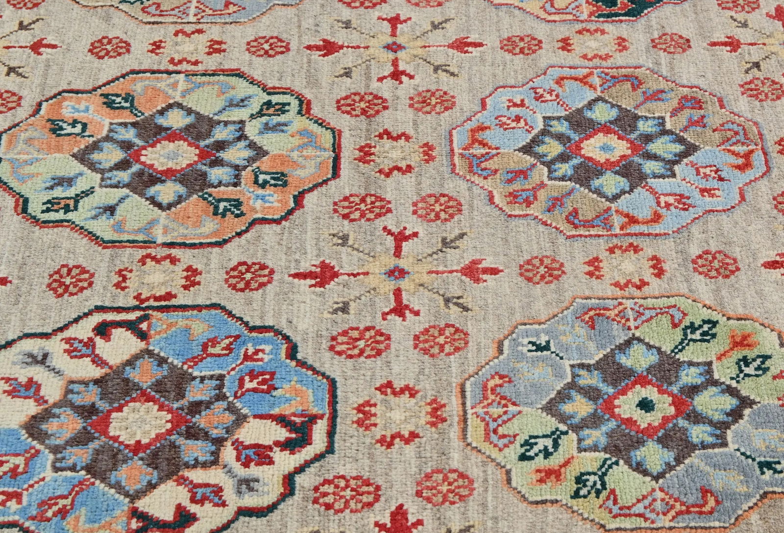Beige Floral Modern 4X6 Kazak Oushak Pakistan Rug - 6