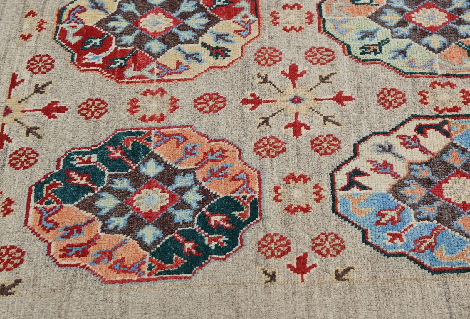 Beige Floral Modern 4X6 Kazak Oushak Pakistan Rug - 7