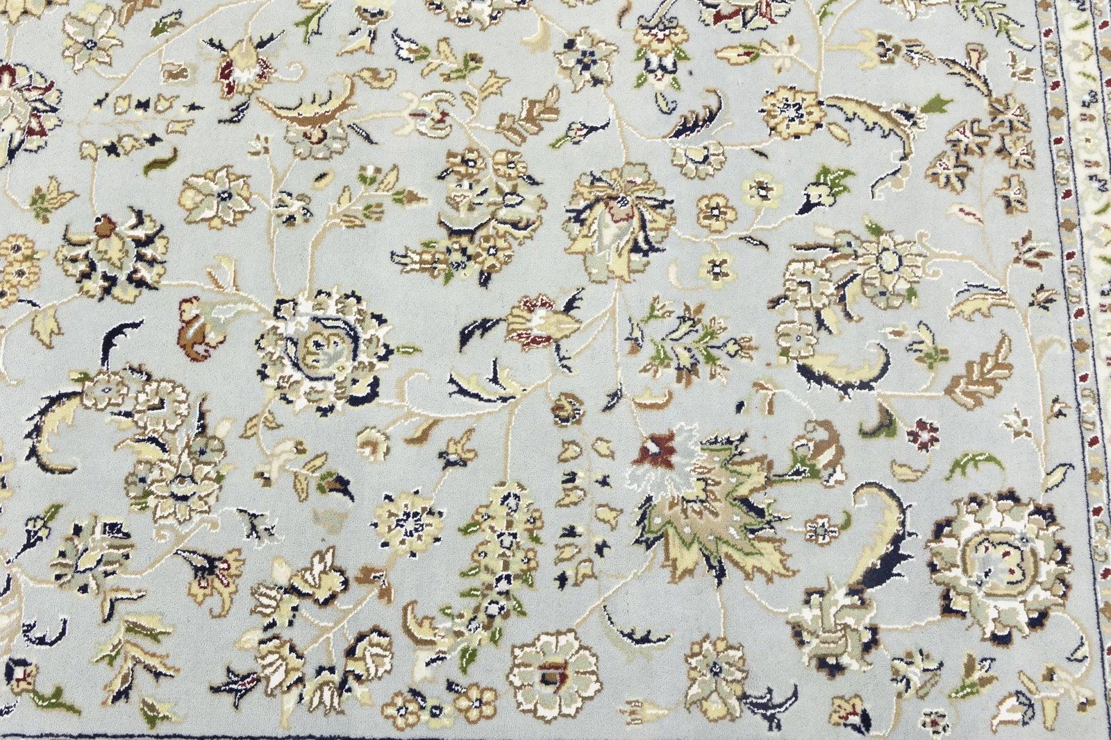 Light Blue-gray Floral 8X10 Indo-Nain Oriental Rug - 15