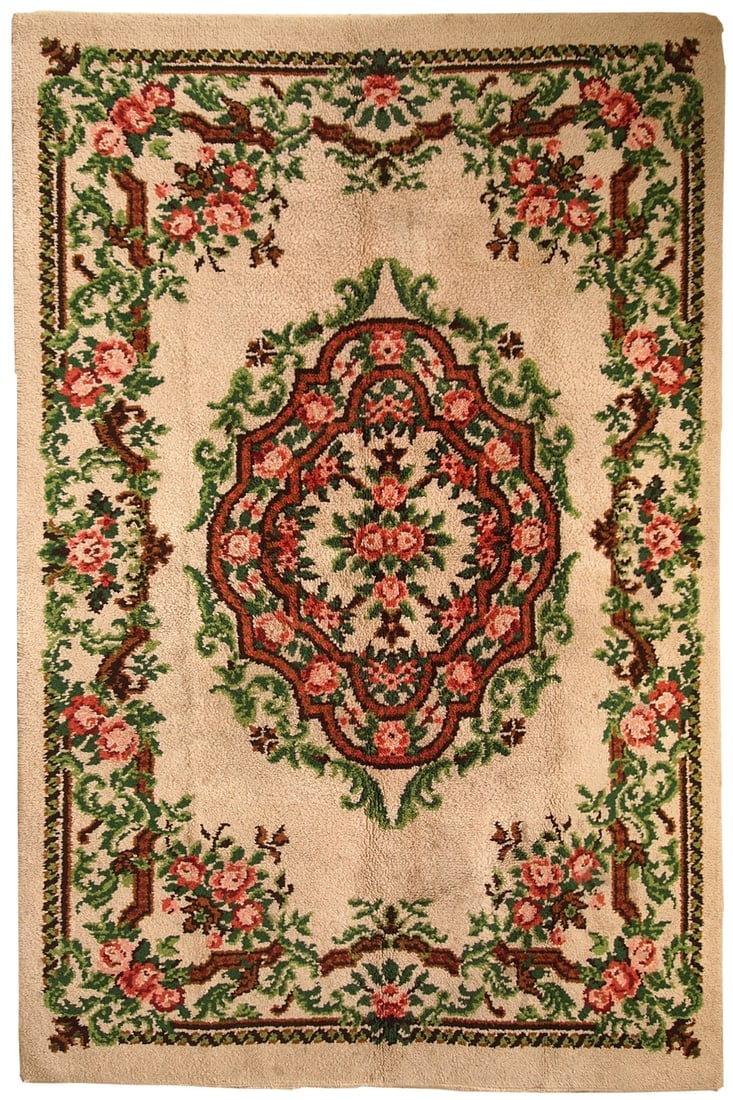 Vintage Belgian Savonnerie rug 6.5' x 9.8' ( 199cm x 299cm ) 1960s: Title:Vintage Belgian Savonnerie rug 6.5' x 9.8' ( 199cm x 299cm ) 1960sOrigin:BelgiumDimension:6.5' x 9.8' ( 199cm x 299cm )Materials:woolYear:1960sDescription:Vintage European Savonnerie rug in