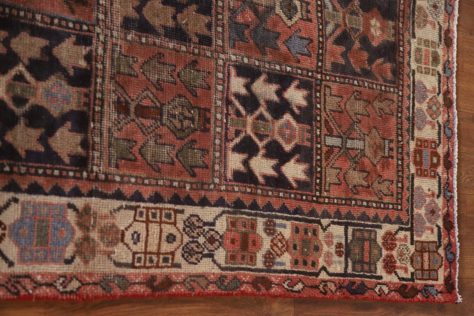 Garden Design Bakhtiari Persian Area Rug 5x9 - 14