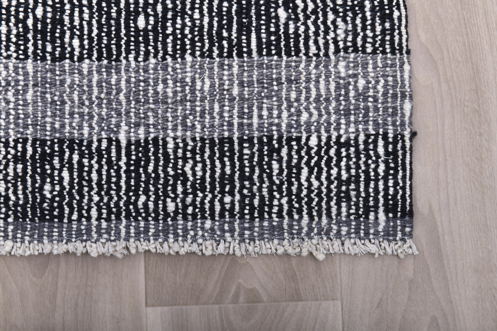 2'4'' x 9'8'' Turkish Handmade Kilim Rug - 241375 - 10