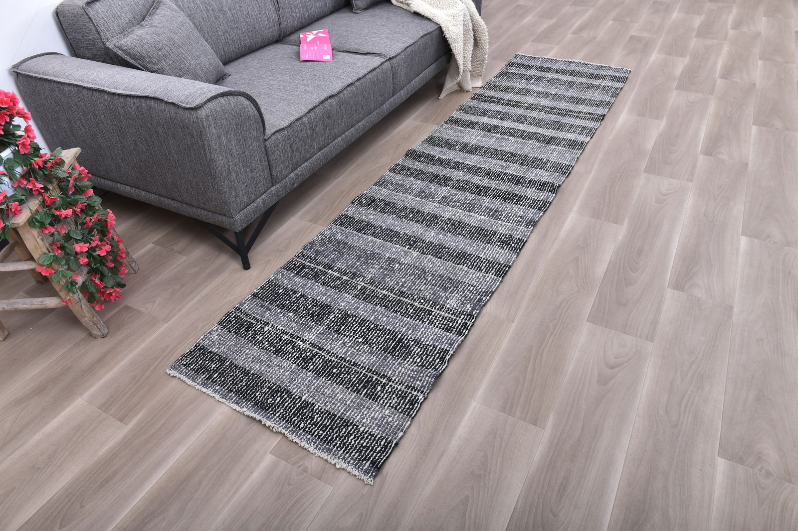 2'4'' x 9'8'' Turkish Handmade Kilim Rug - 241375 - 2