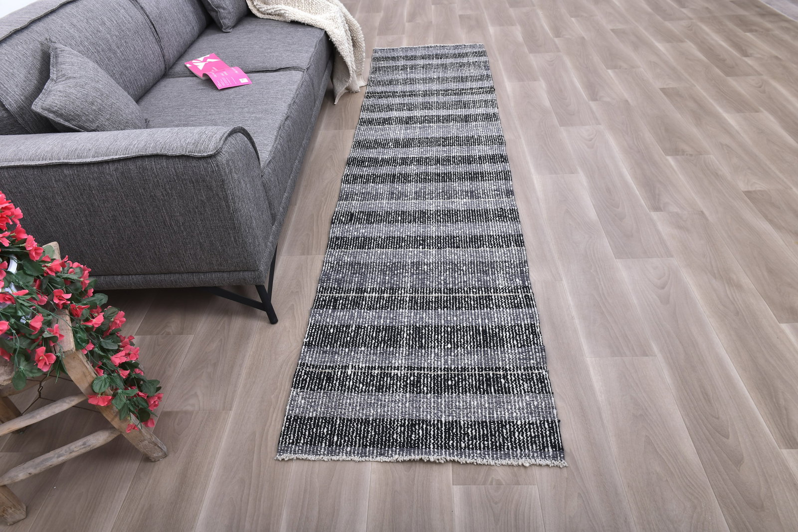 2'4'' x 9'8'' Turkish Handmade Kilim Rug - 241375 - 3