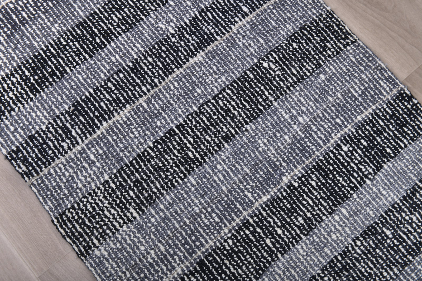 2'4'' x 9'8'' Turkish Handmade Kilim Rug - 241375 - 4