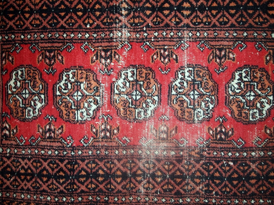 Handmade vintage Pakistani Lahore distressed rug 2.4' x 3.9' (75cm x 119cm) 1960s - 2