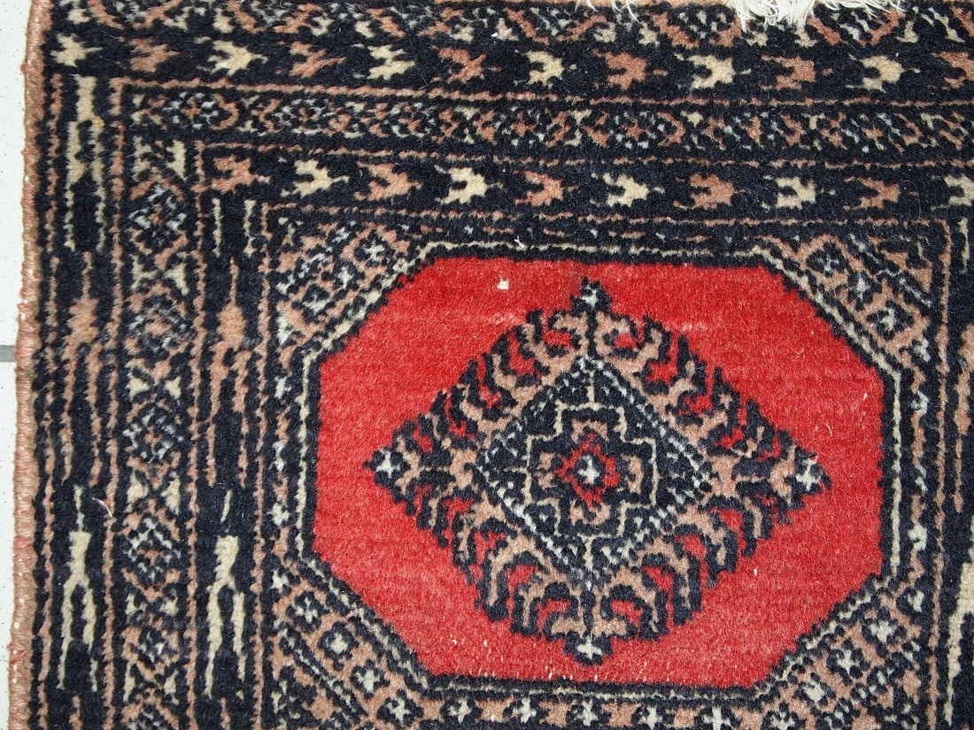 Handmade vintage Pakistani Lahore distressed rug 1.4' x 1.9' (45cm x 58cm) 1970s - 6