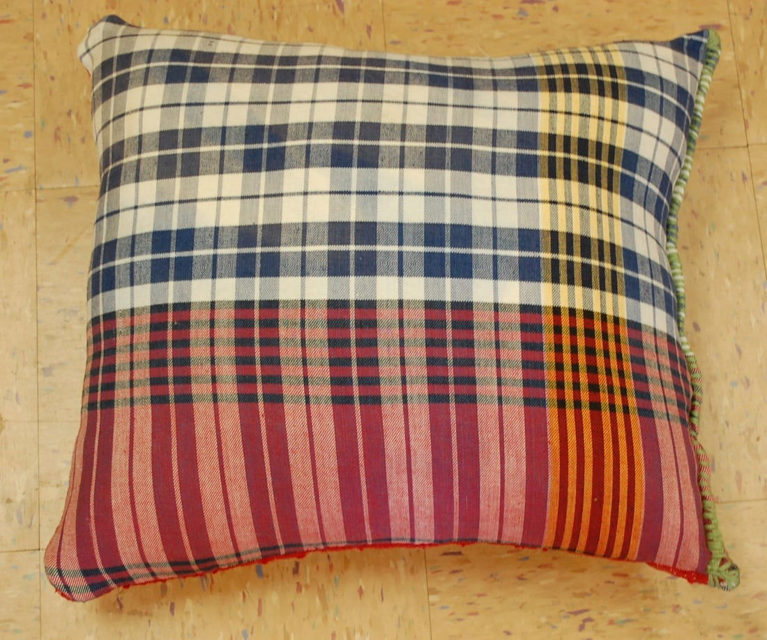 Hand-Made Pillow Cushion Rug 1'6" x 1' 8": Title: Hand-Made Pillow Cushion Rug 1'6" x 1' 8"Description:Antique detailed design hand made functional_useable pillow_cushion with exact size of 1'6" x 1' 8" the pillow is filled with the pillow is