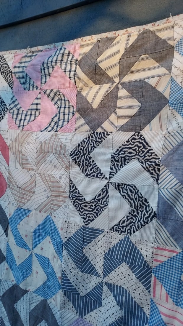 Pin Wheel Design Antique Quilt Heavy Weight 67 X 73 - 2