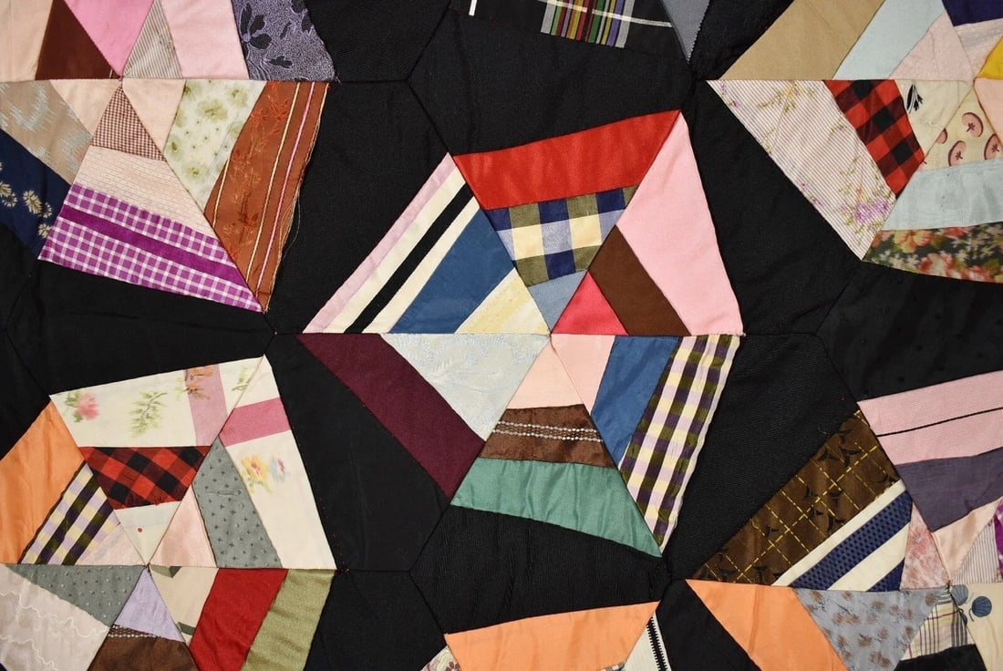 Graphic 20's Spider Web Quilt - 3