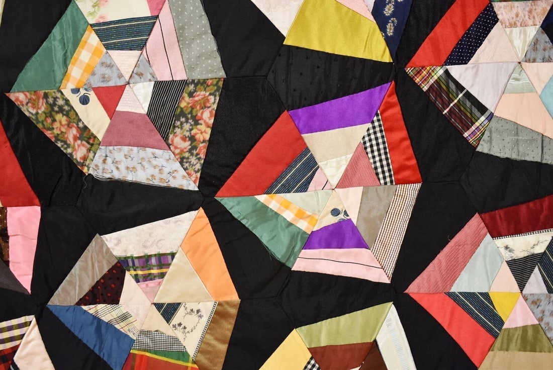 Graphic 20's Spider Web Quilt - 6