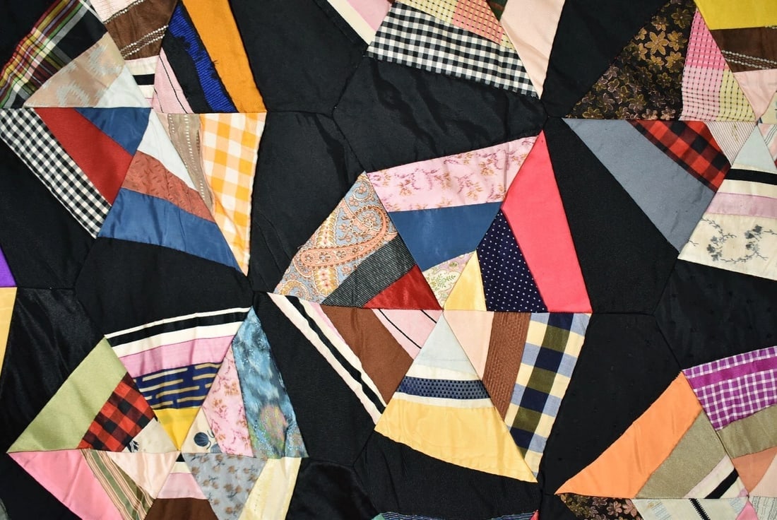 Graphic 20's Spider Web Quilt - 8