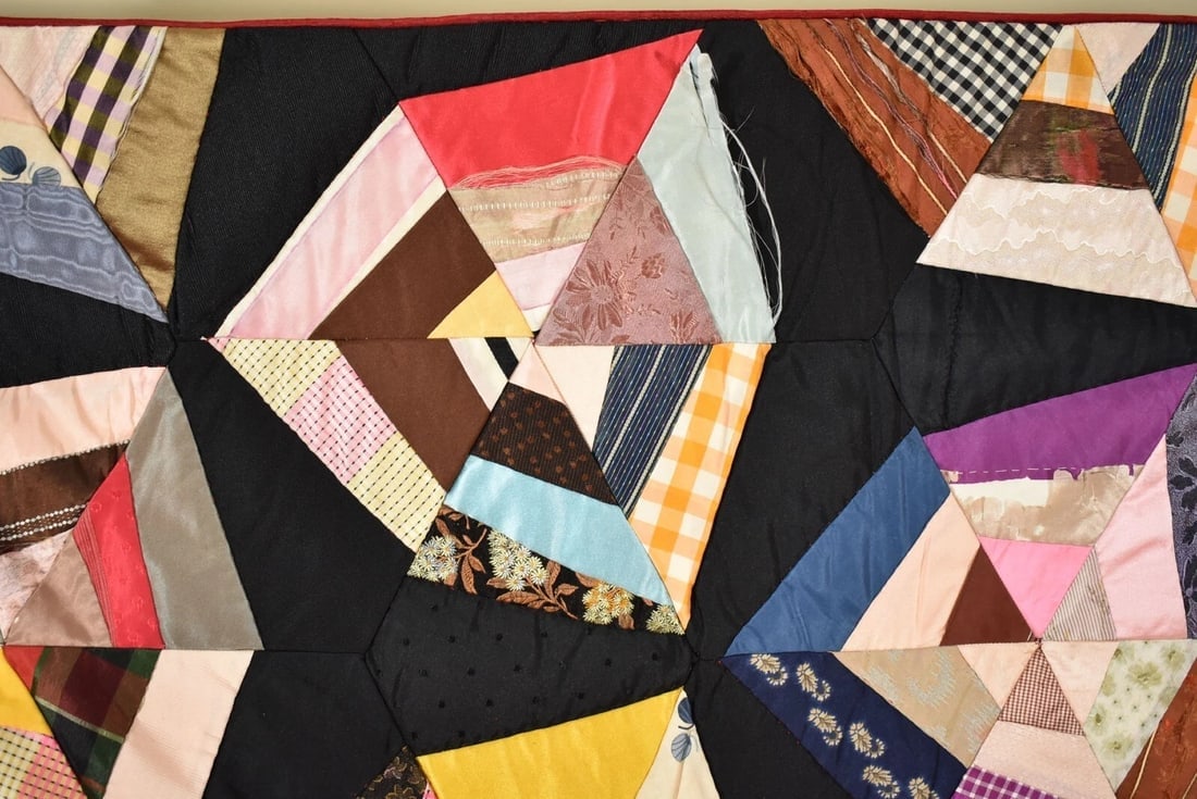 Graphic 20's Spider Web Quilt - 9