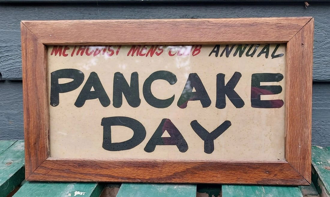 Hand Painted PANCAKE DAY Sign 1930 Methodists Mens Club Golk Art: Great look to this piece. Hand painted and well done Could be from 1920's. In a wood case under glass. Case was used for all types of anouncements Measures approximately 14 x 5". Shipping charges