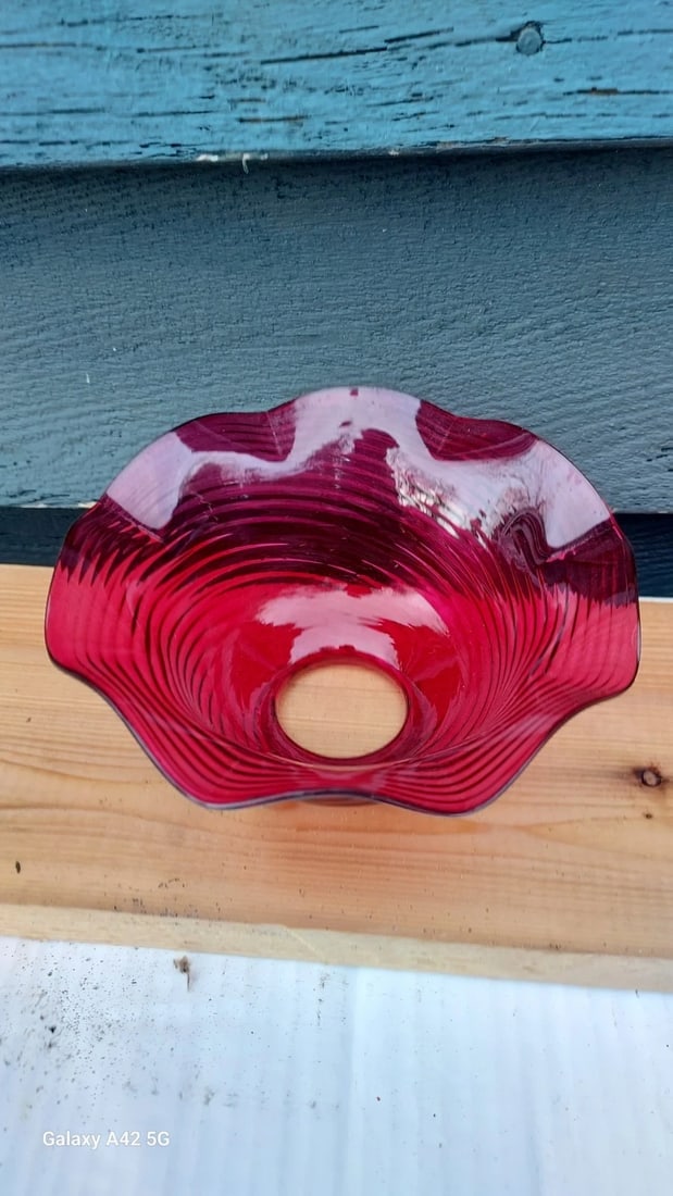 Art glass shade red swirl electric 2 1/4" fitter - 2