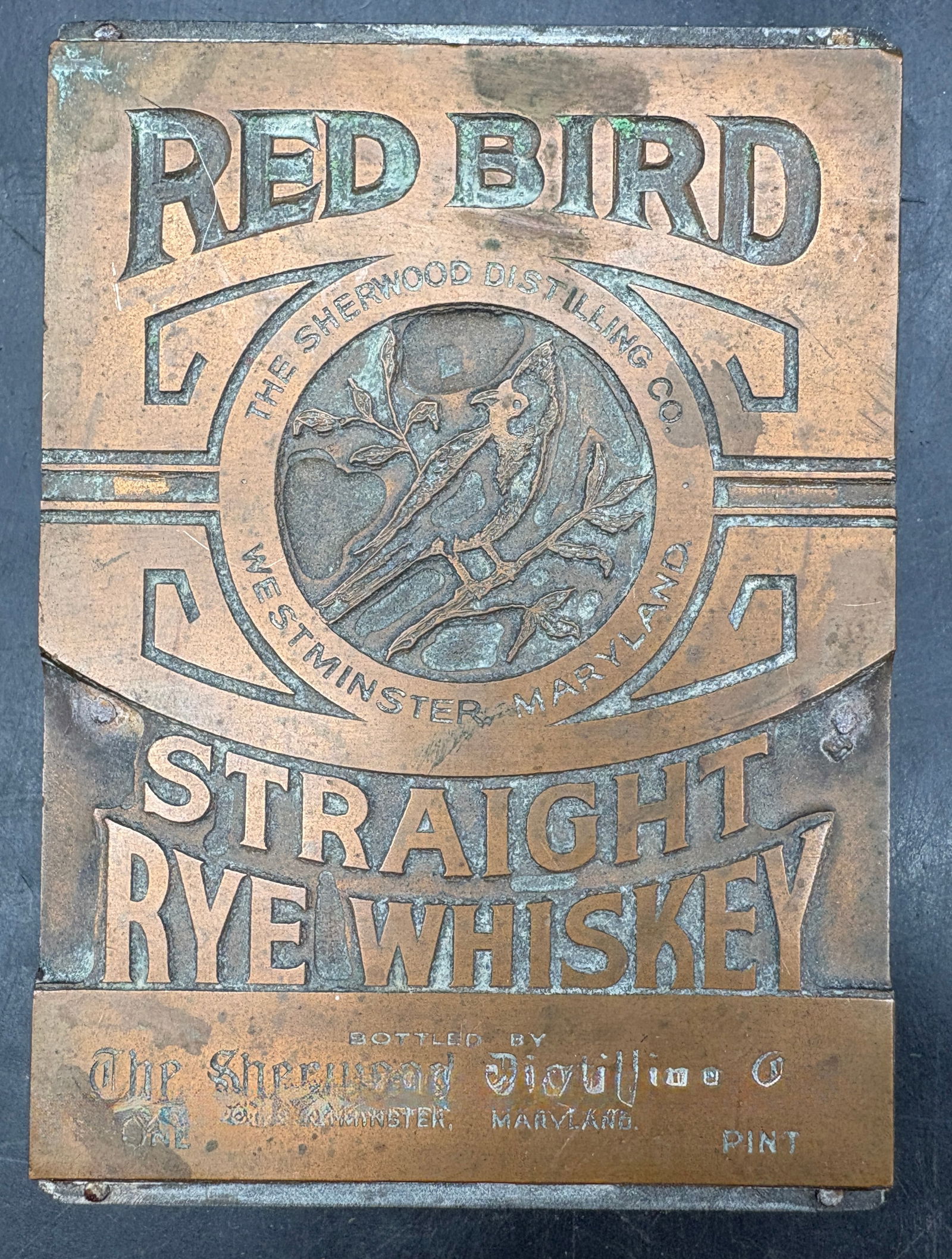 VINTAGE RED BIRD STRAIGHT RYE WHISKEY LABEL PRINTER BLOCK FOUST DISTILLING CO.: Date/Period: Pre-prohibitionDimension: Approx. 4 x 3"Material: mixed materialsAdditional Information: Please note pic 1 is showing the reverse image. VINTAGE RARE RED BIRD STRAIGHT RYE WHISKEY LABEL