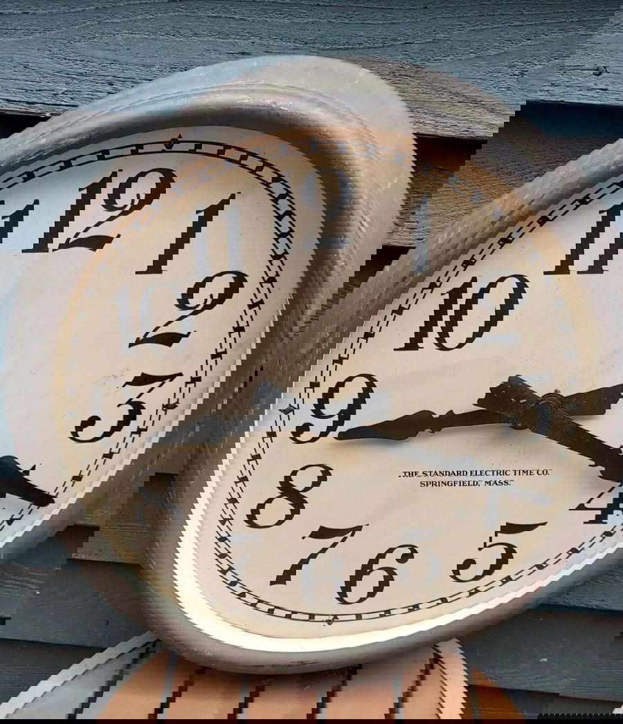 Brass antique Standard Slave Clock 21 Inches Diameter: Great looking piece in good condition. Purchased from an estate. I will straighten the bend before shipping. Some heavy scratches on edge. Shipping costs include insurance. Shipping: Domestic: Flat-ra