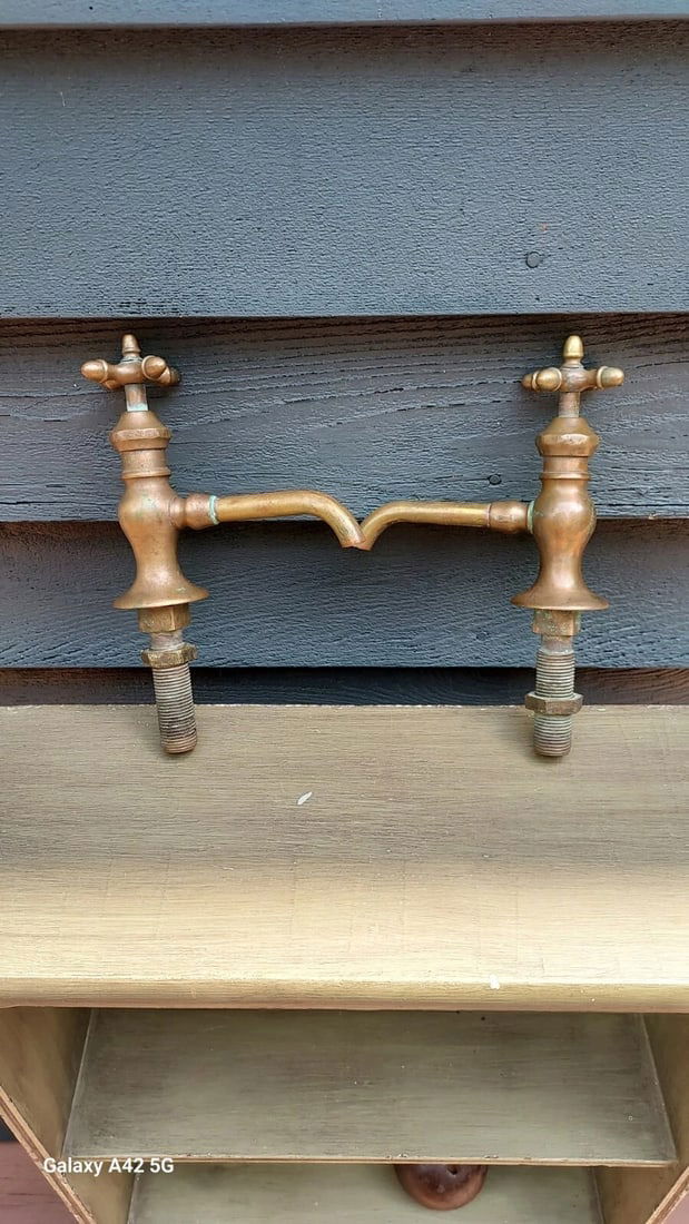 Antique hardware Brass Bathroom Faucet Mansfield Pittsburgh Acorns: Great looking pieces. Excellent surface condition. Quite rare. Date to 1880-1910 period. Measures approximately 5 1/2 tall and 9" tall with threads. Shipping costs include insurance. 