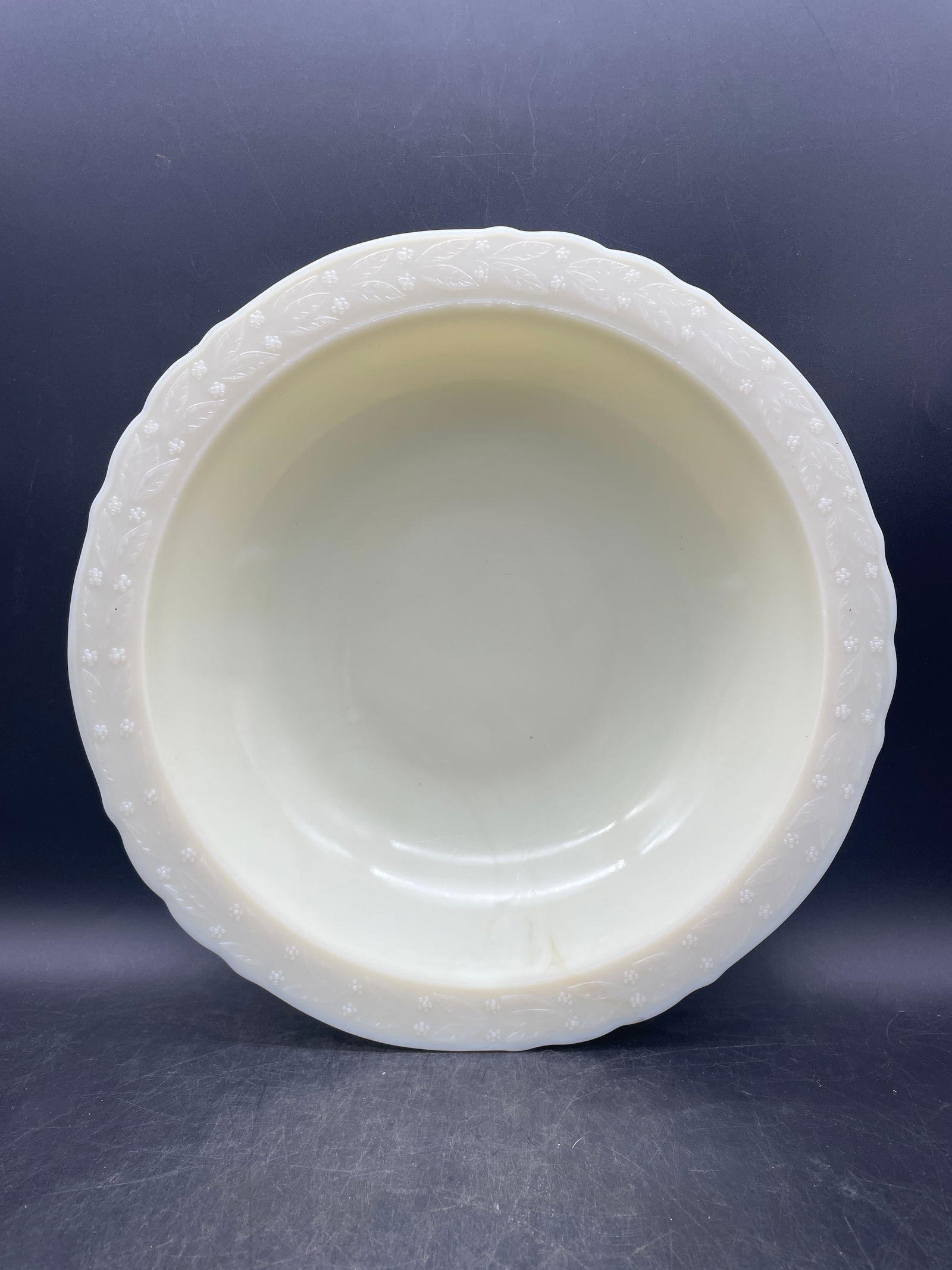 MCKEE Uranium CUSTARD LAUREL LEAF BOWLS - 4