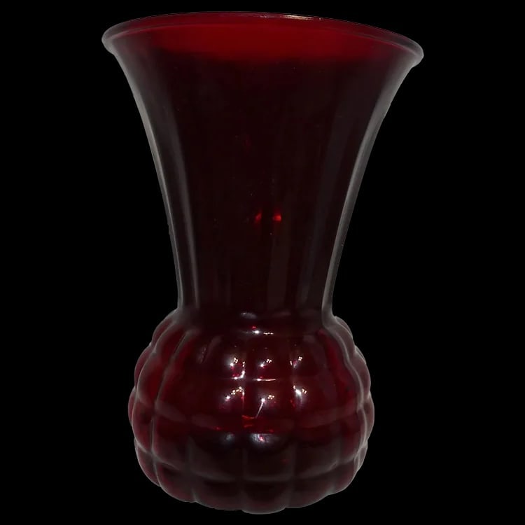 Anchor Hocking Ruby Red Scalloped 9” Pineapple Vase: Anchor Hocking Hand-blown Ruby Red Fluted Scalloped 9” Pineapple Vase in excellent condition. Features a classic pineapple textured base and wide fluted top. Deep ruby color catches light
