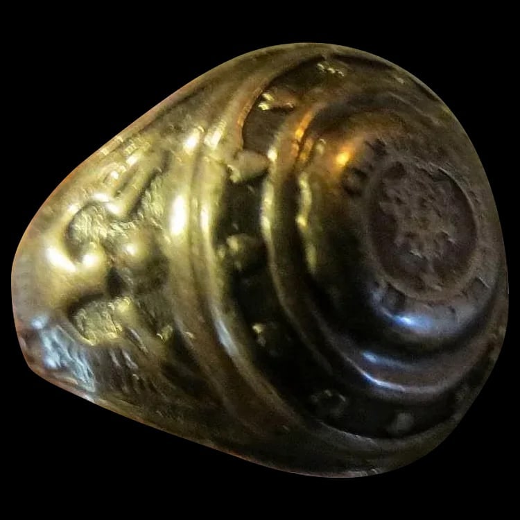 Antique Sterling silver military Ring 13 stars: Vintage men's size 7 sterling silver military ring featuring a design with 13 stars. Shipping:Domestic: Flat-rate of $10.00 to anywhere within the contiguous U.S.International: Foreign shipping