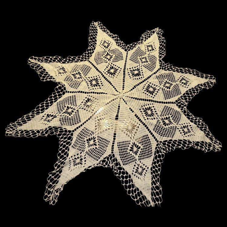 Large Cochet Star Tablecloth: Excellent Large Cochet Star Tablecloth measuring 42” point to point. No stains or rips; looks fantastic on round tables with points hanging off the sides. Item ID: ls009766. Shipping:Domestic:
