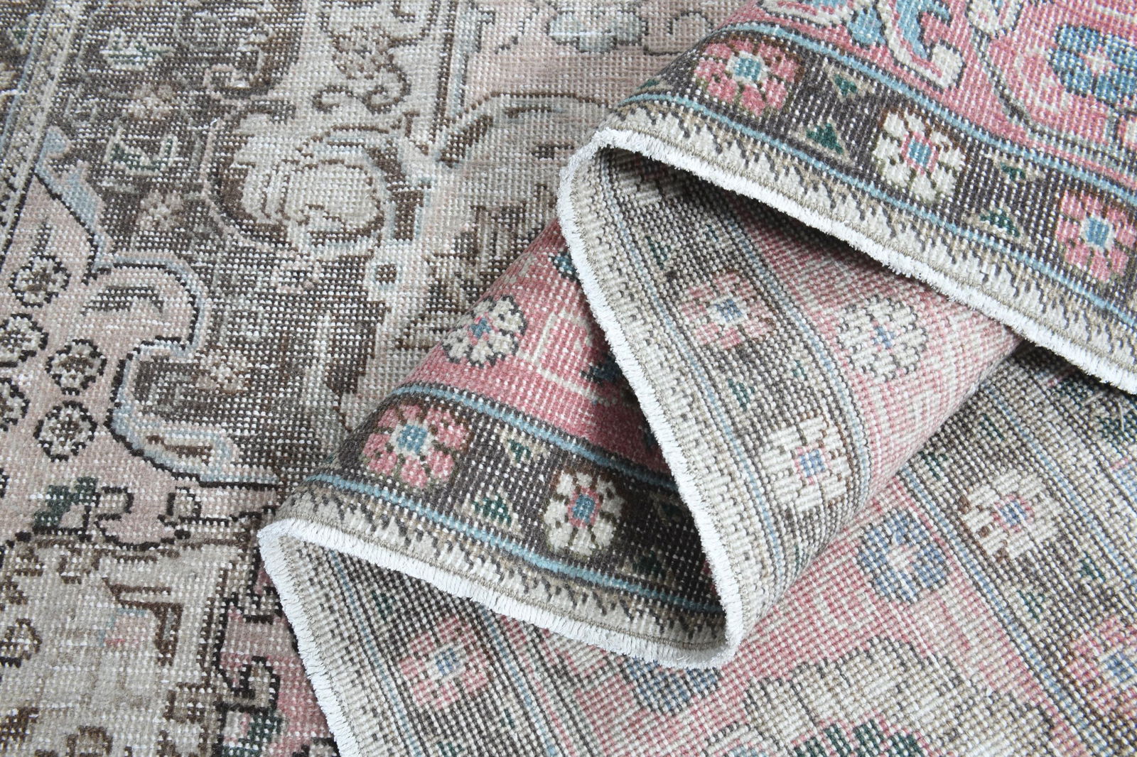 9'7x12'4 ft, OVERSIZED PERSIAN RUG: Title: 9'7x12'4 ft, OVERSIZED PERSIAN RUG Description: This Turkish one-of-a-kind Anatolian Vintage Rug is hand-knotted and handwoven by the most skilled artisans who use pure wool, in muted, natural