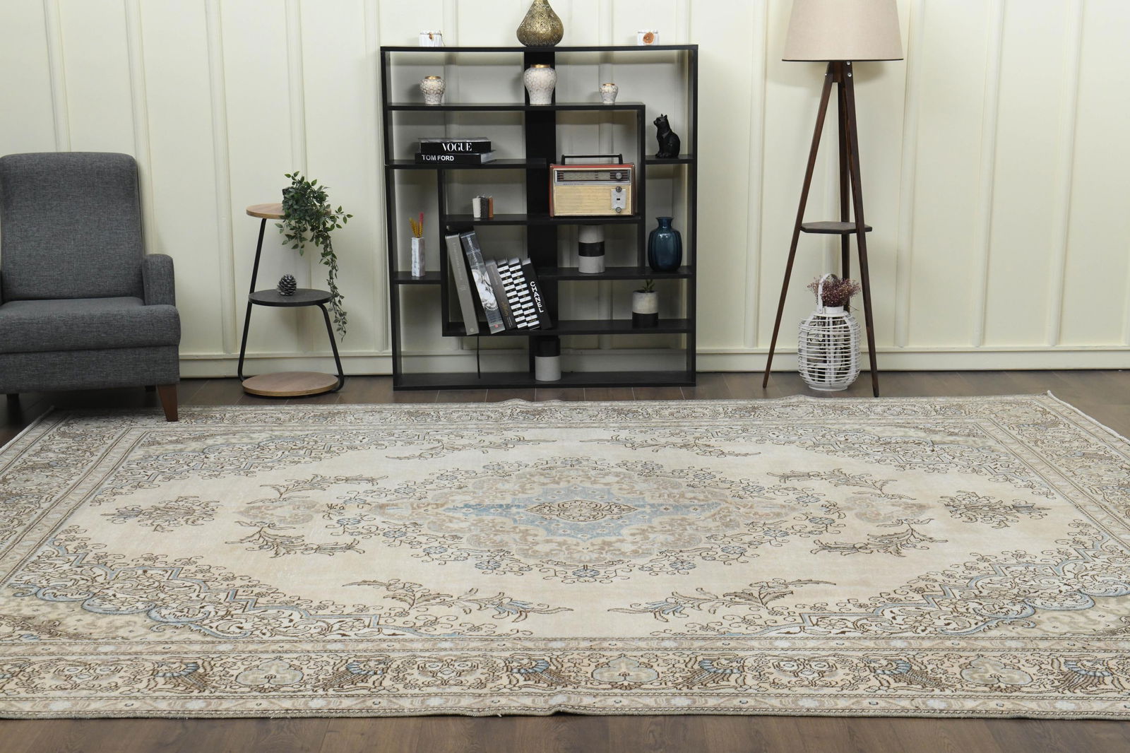 9.5x12.9 ft Oversized Rug, Vintage: Title: 9.5x12.9 ft Oversized Rug, Vintage Description: This Turkish one-of-a-kind Anatolian Vintage Rug is hand-knotted and handwoven by the most skilled artisans who use pure wool, in muted, natural