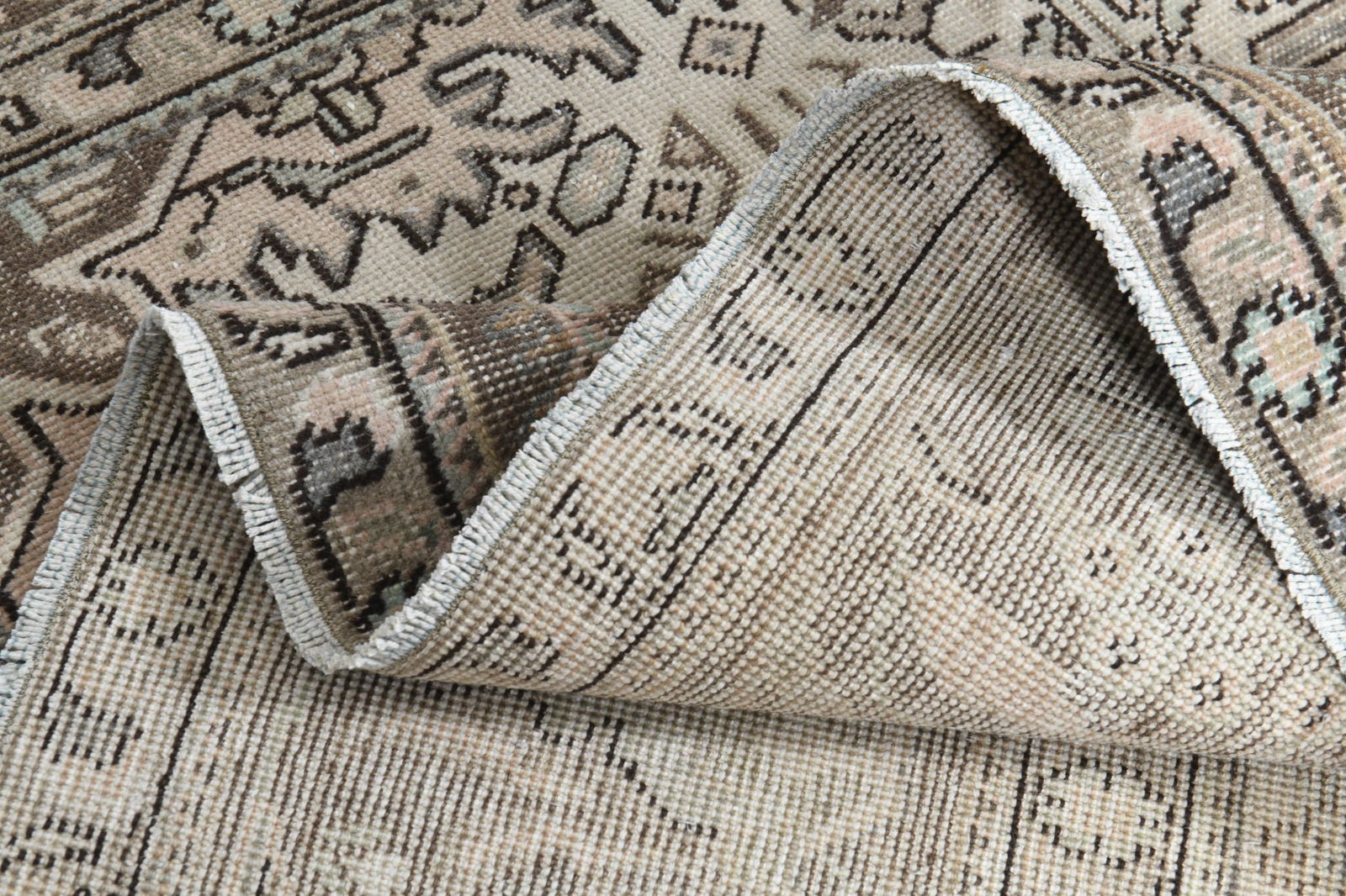 9'4x12'8 ft, PERSIAN MINIMALIST RUG, Oversized Antique: Title: 9'4x12'8 ft, PERSIAN MINIMALIST RUG, Oversized Antique Description: This Turkish one-of-a-kind Anatolian Vintage Rug is hand-knotted and handwoven by the most skilled artisans who use pure wool