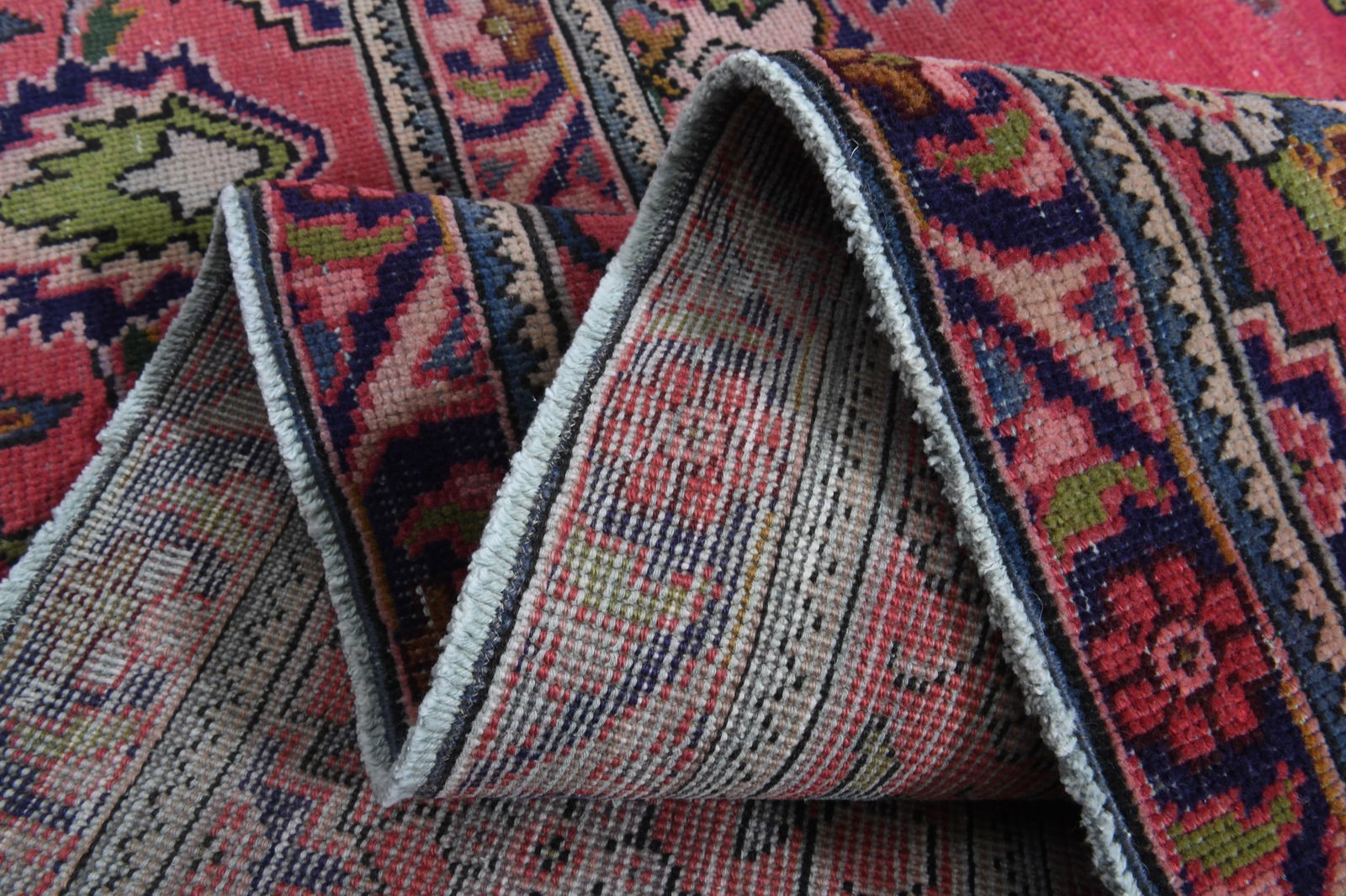 9'3x13 ft, PERSIAN MINIMALIST RUG, Oversized: Title: 9'3x13 ft, PERSIAN MINIMALIST RUG, Oversized Description: This Turkish one-of-a-kind Anatolian Vintage Rug is hand-knotted and handwoven by the most skilled artisans who use pure wool, in muted