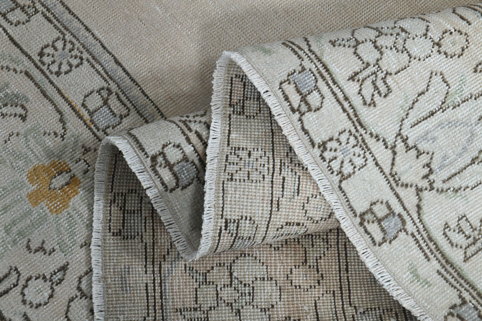 9'1x12'2 ft, PERSIAN MINIMALIST RUG: Title: 9'1x12'2 ft, PERSIAN MINIMALIST RUG Description: This Turkish one-of-a-kind Anatolian Vintage Rug is hand-knotted and handwoven by the most skilled artisans who use pure wool, in muted,