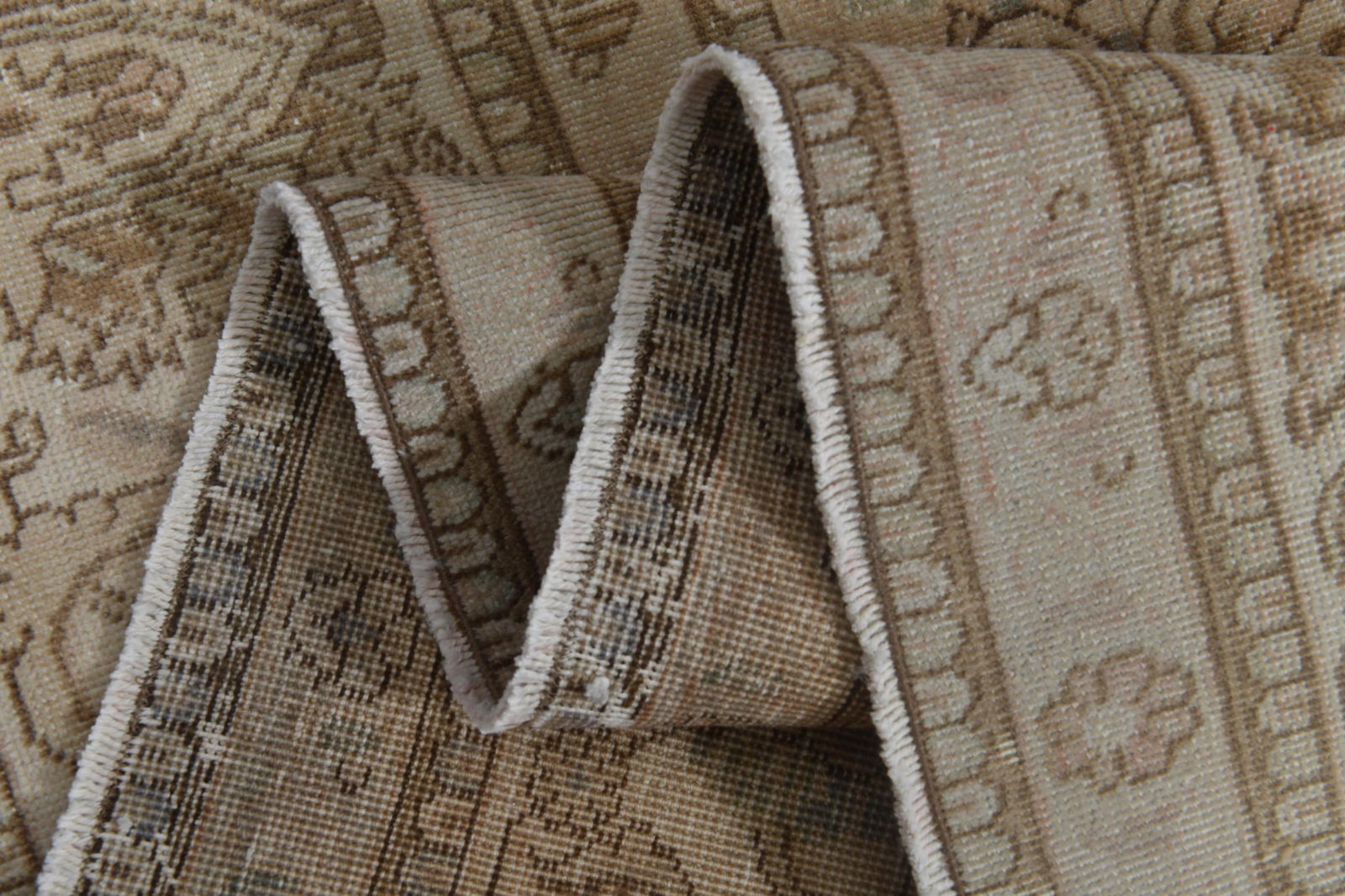 9'3x12'6 ft, OVERSIZED PERSIAN RUG, Orange: Title: 9'3x12'6 ft, OVERSIZED PERSIAN RUG, Orange Description: This Turkish one-of-a-kind Anatolian Vintage Rug is hand-knotted and handwoven by the most skilled artisans who use pure wool, in muted,