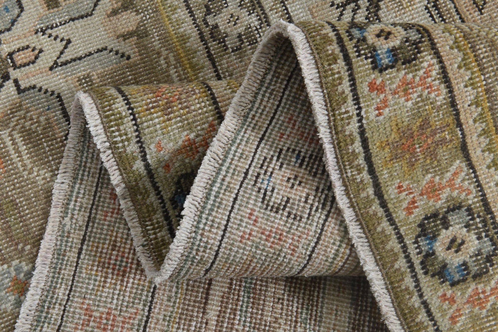 9'6x12'4 ft, OVERSIZED PERSIAN RUG, Living Room: Title: 9'6x12'4 ft, OVERSIZED PERSIAN RUG, Living Room Description: This Turkish one-of-a-kind Anatolian Vintage Rug is hand-knotted and handwoven by the most skilled artisans who use pure wool, in mu