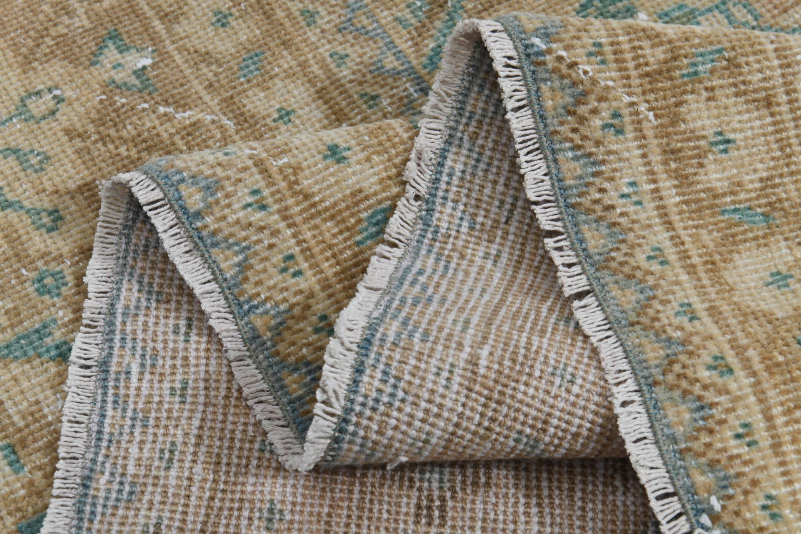 9'4x12'5 ft, ORANGE OVERSIZED RUG: Title: 9'4x12'5 ft, ORANGE OVERSIZED RUG Description: This Turkish one-of-a-kind Anatolian Vintage Rug is hand-knotted and handwoven by the most skilled artisans who use pure wool, in muted, natural t