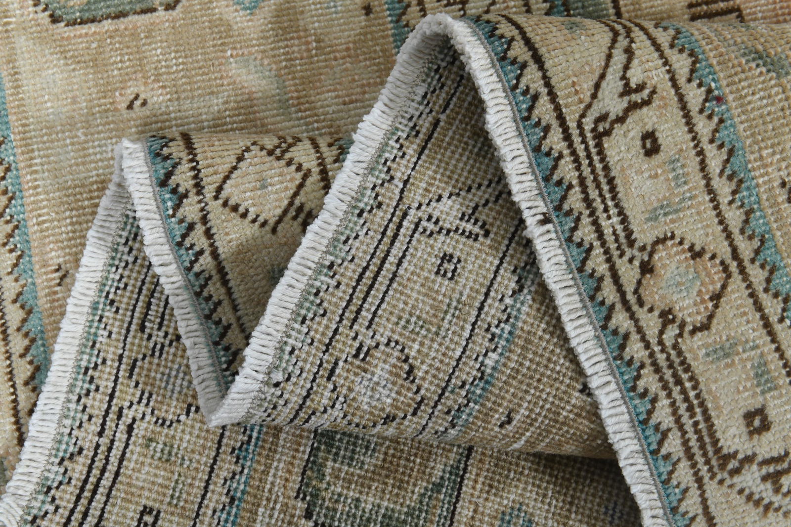 9'7x12'7 ft, PERSIAN OVERSIZED RUG, Orange Green: Title: 9'7x12'7 ft, PERSIAN OVERSIZED RUG, Orange Green Description: This Turkish one-of-a-kind Anatolian Vintage Rug is hand-knotted and handwoven by the most skilled artisans who use pure wool, in